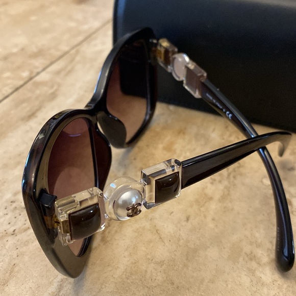 Chanel “Burgundy Red” Pearl Logo Sunglasses - Brand New - Picture 2 of 5